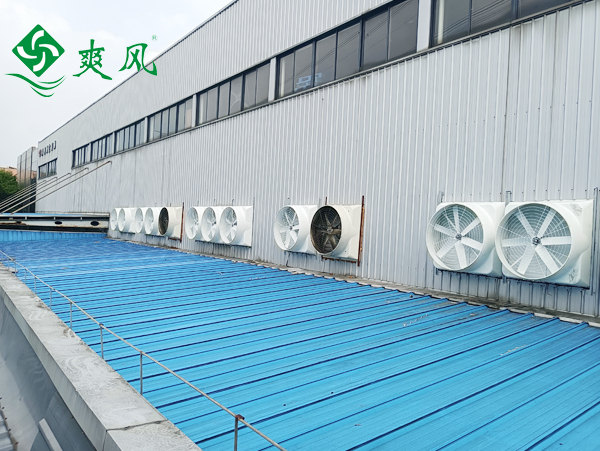 摩登7实业摩登7玻璃钢负压风机应用同创顶立销轴车间，助力清凉作业